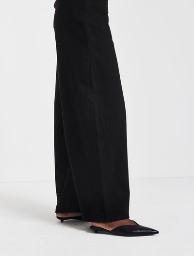 Sofia Barrel Leg Jean in Black