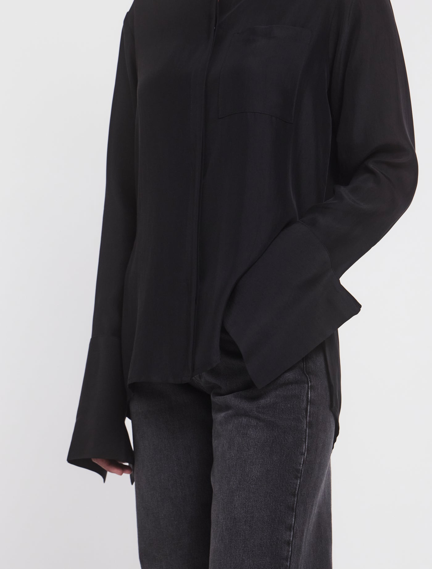 Signature Luxe Shirt In Black