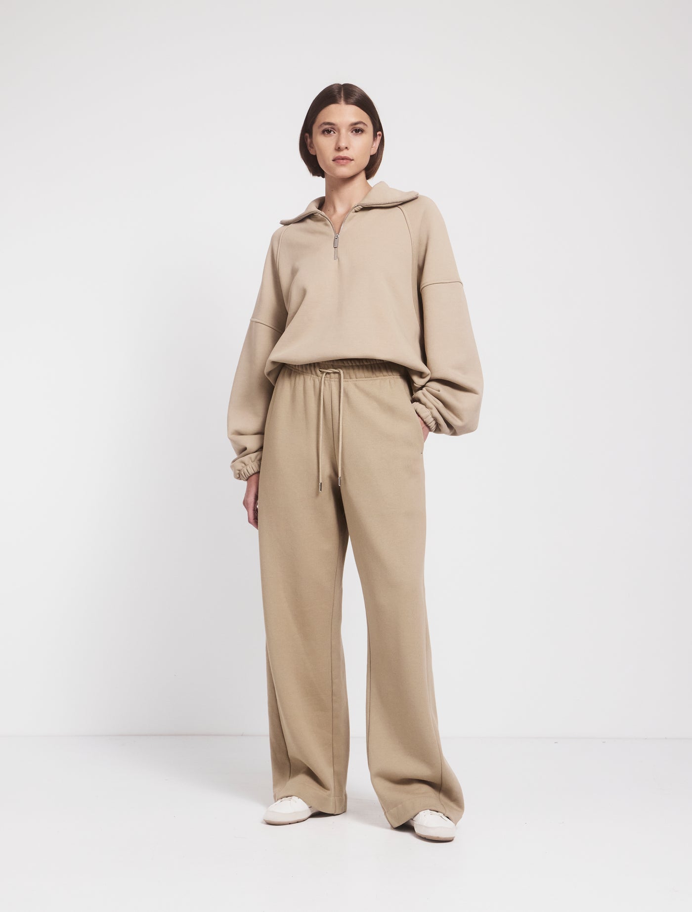 Signature Straight Leg Sweatpant in Taupe