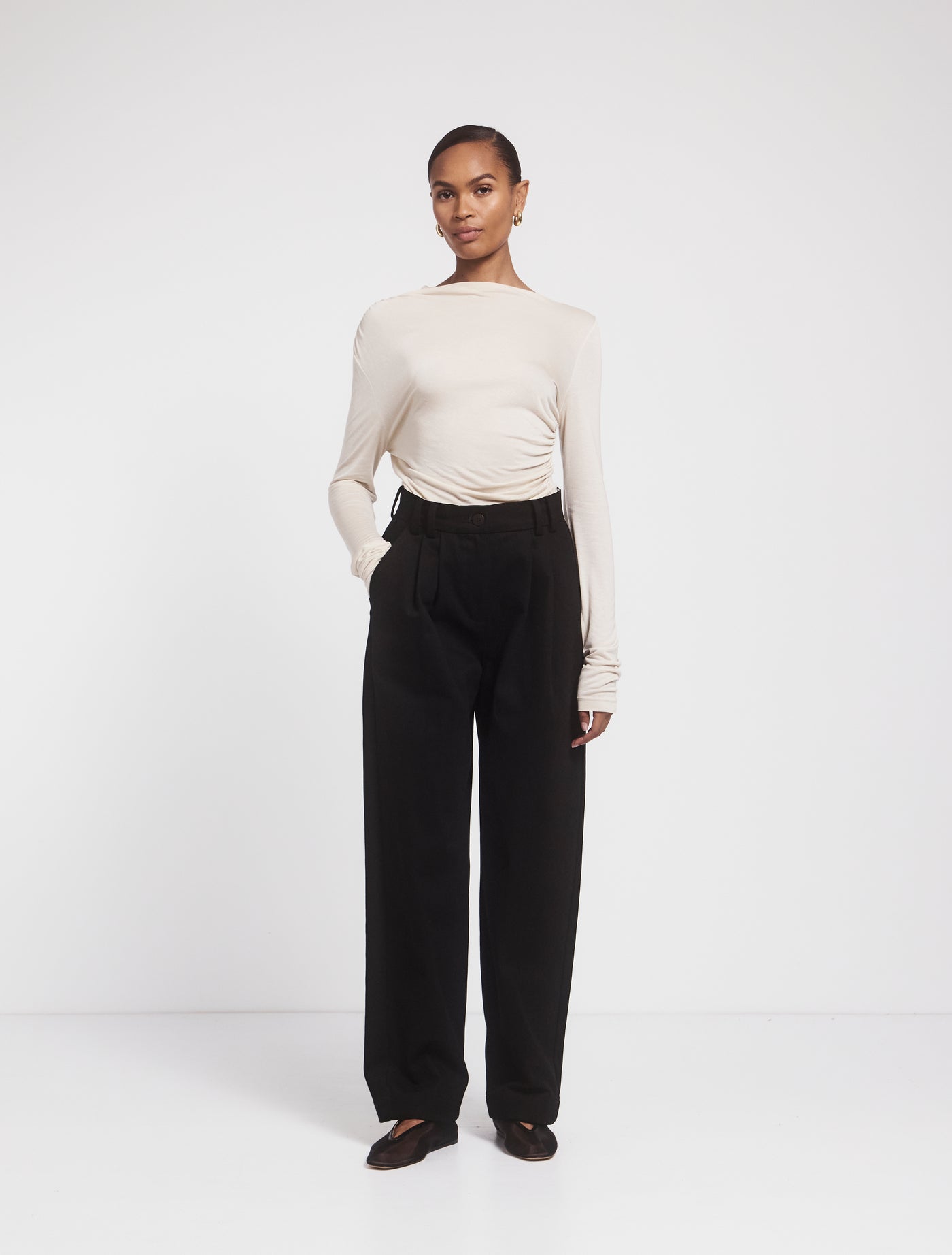 Double Pleated trouser in Black