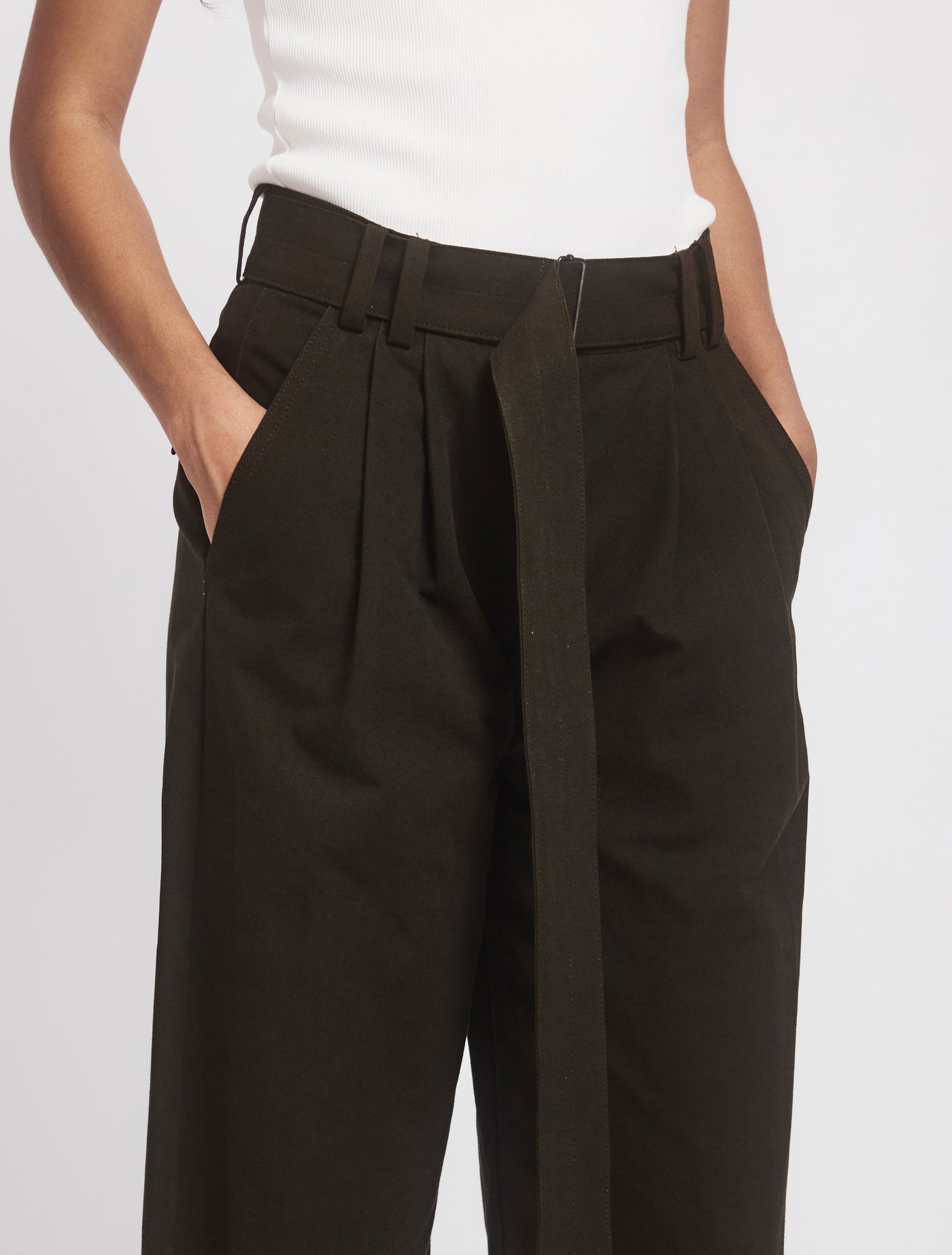 Tino Trousers In Dark Olive