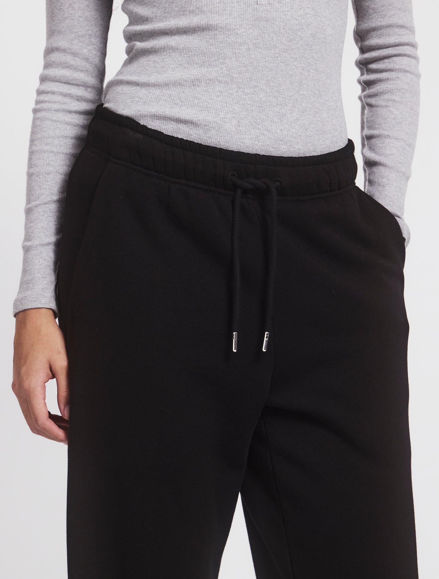 Signature Straight Leg Sweatpant in Black