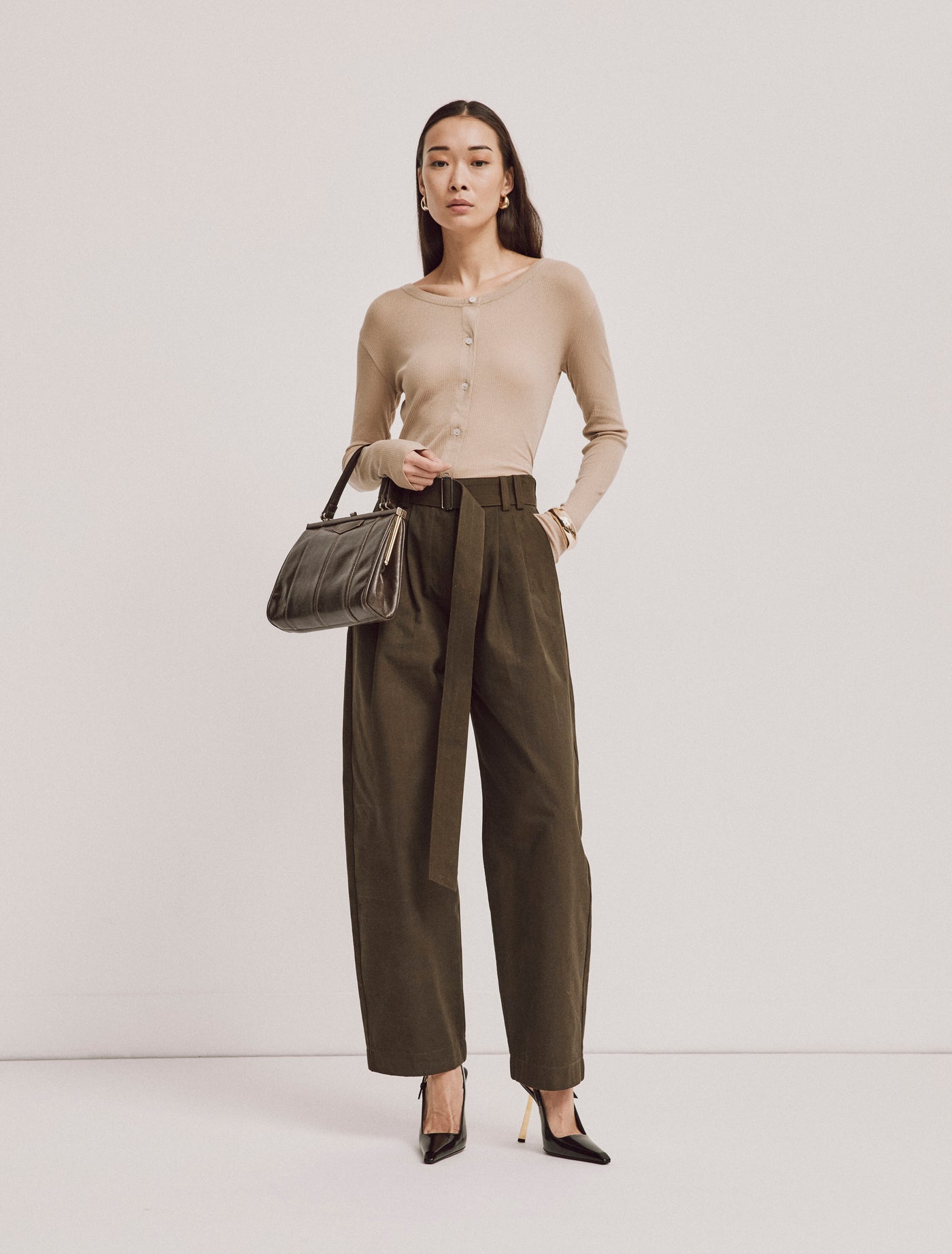 Tino Trousers In Dark Olive