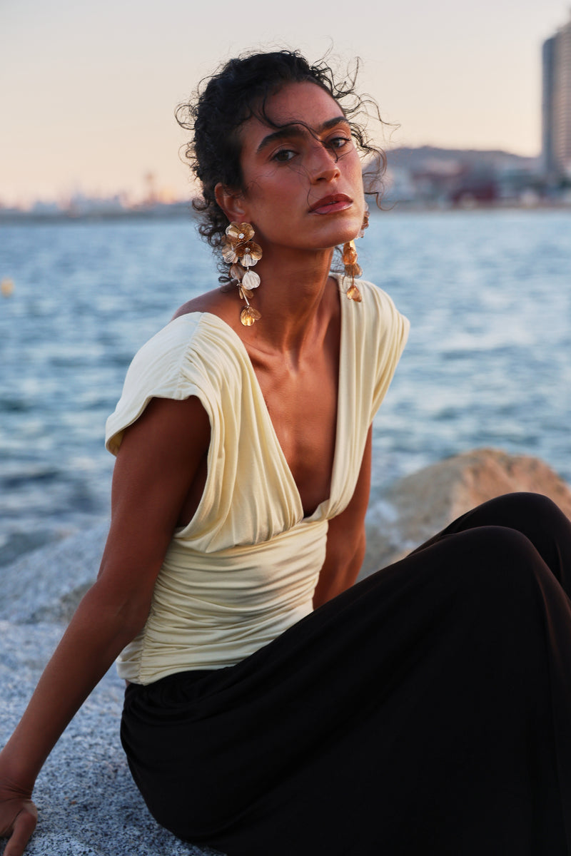 Orla Low V Neck Rouch Side Top In Lemon