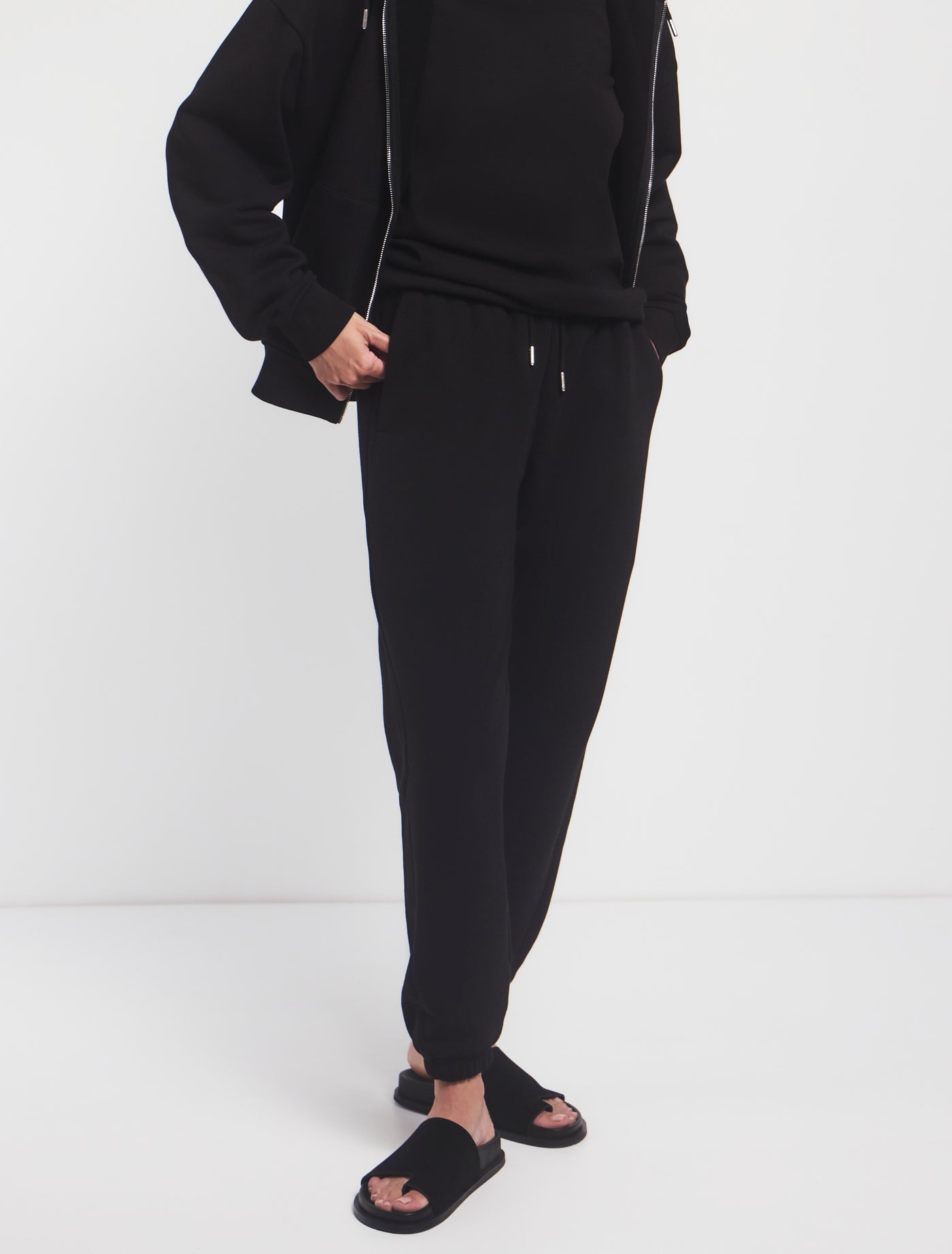 Signature Sweatpant in Black