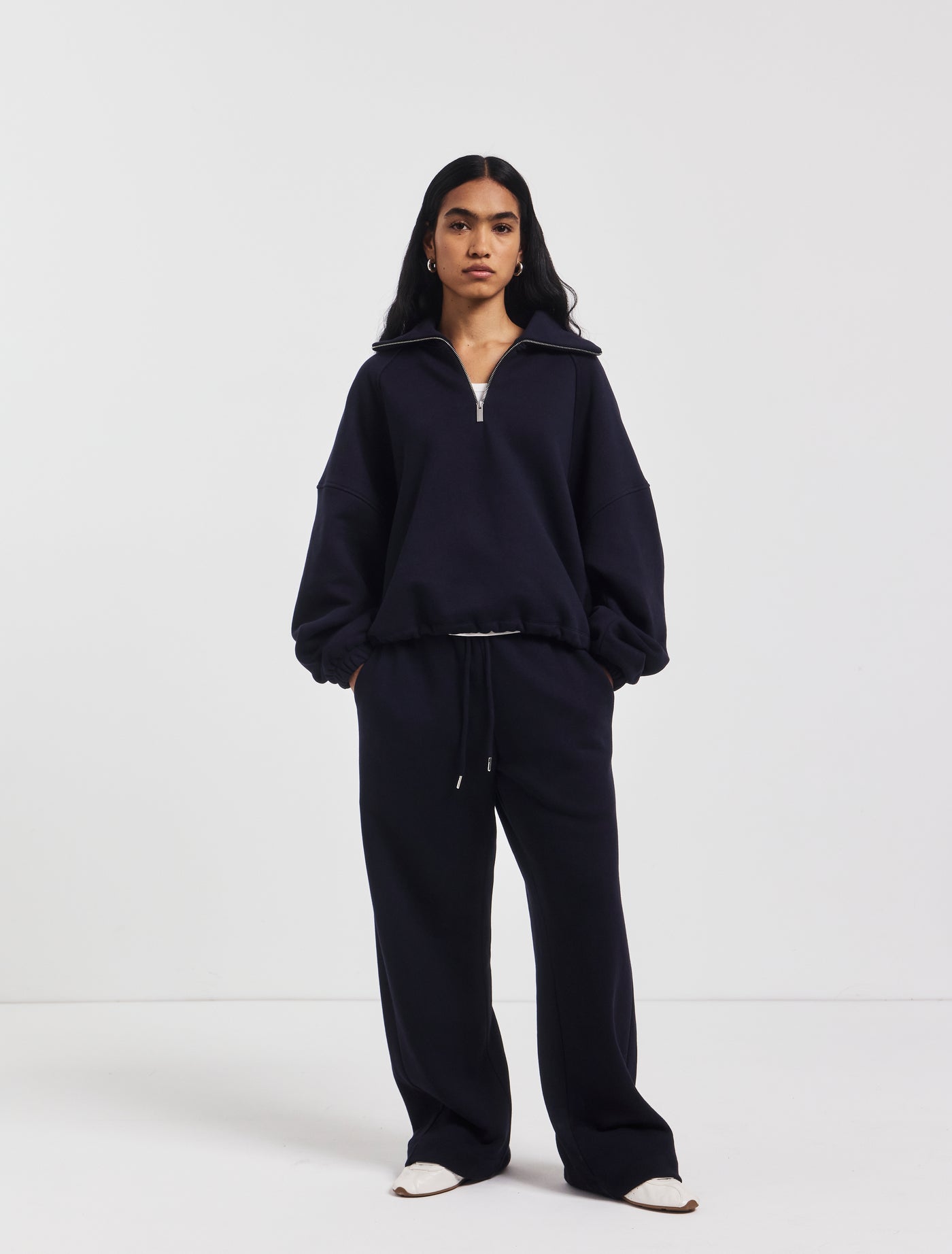 Signature Straight Leg Sweatpant in Darkest Navy