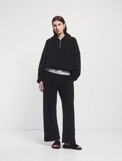 Signature Straight Leg Sweatpant in Black