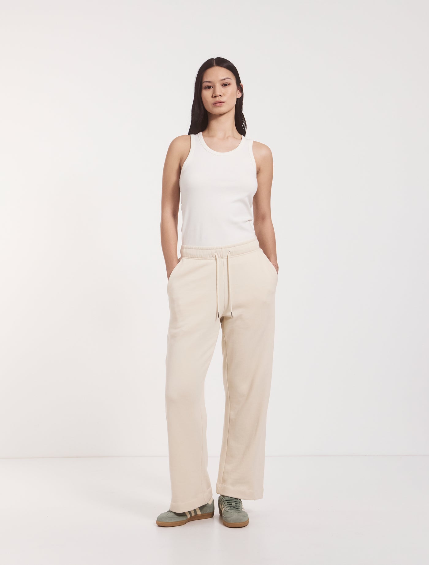 Signature Straight Leg Sweatpant in Cream