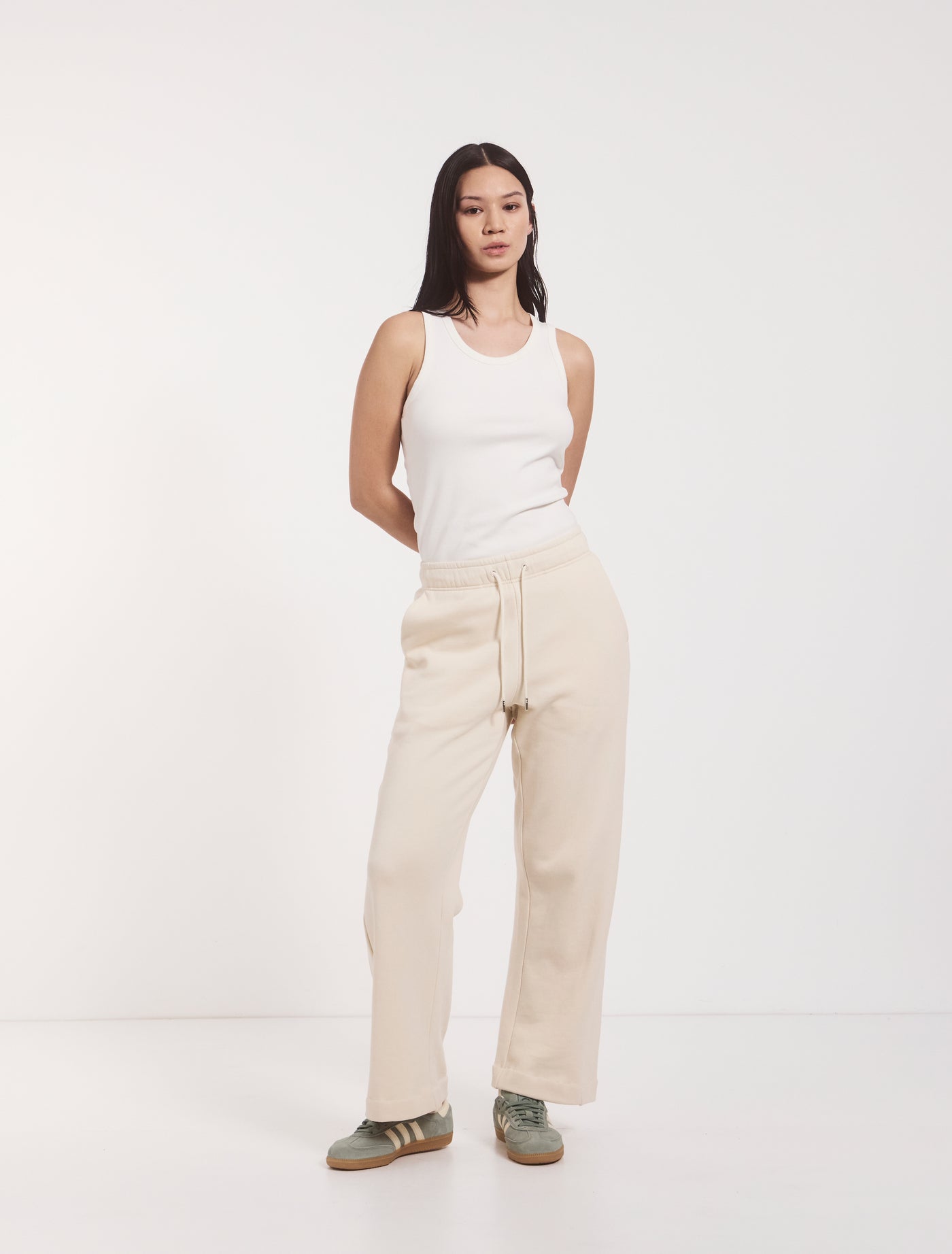 Signature Straight Leg Sweatpant in Cream