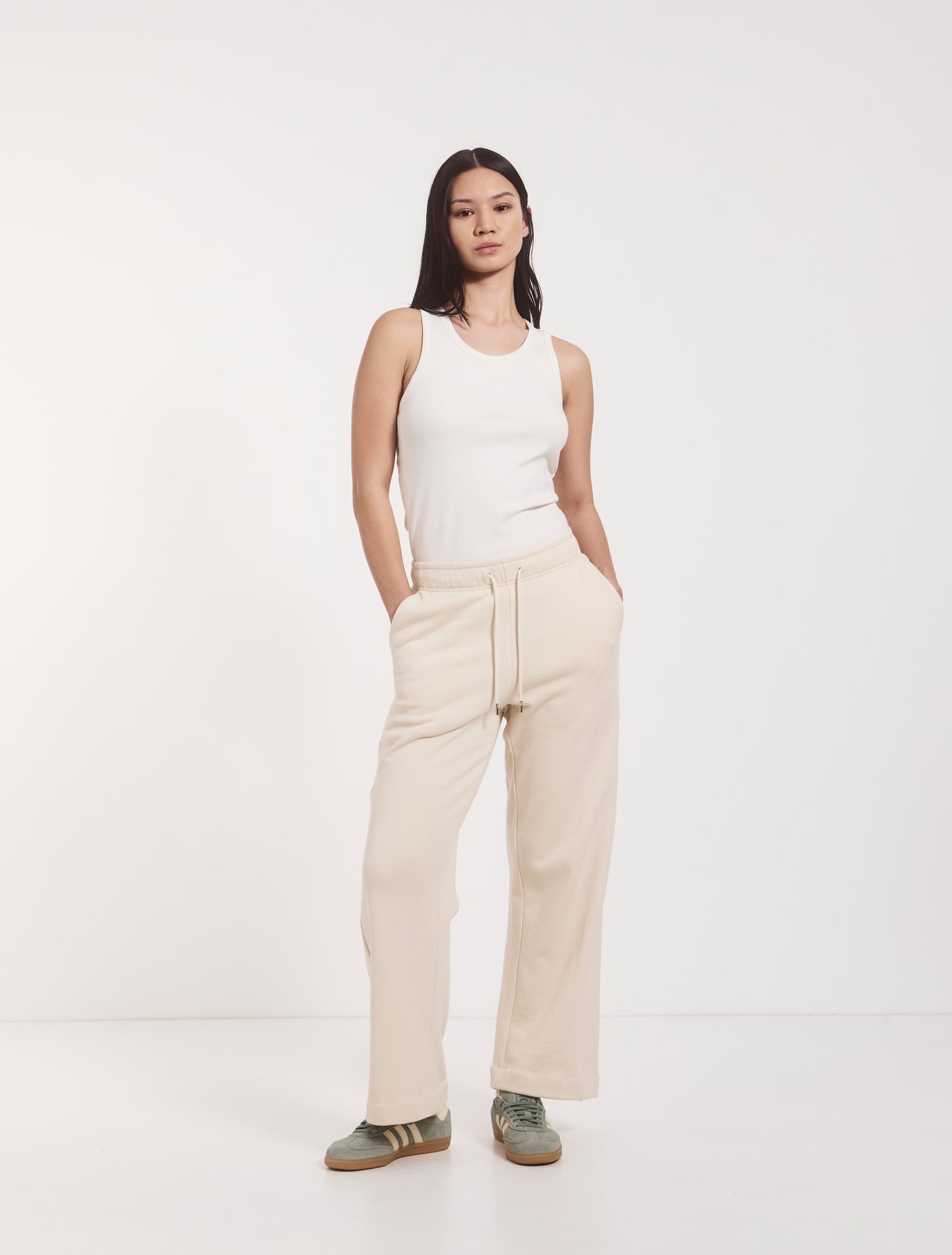 Signature Straight Leg Sweatpant in Cream