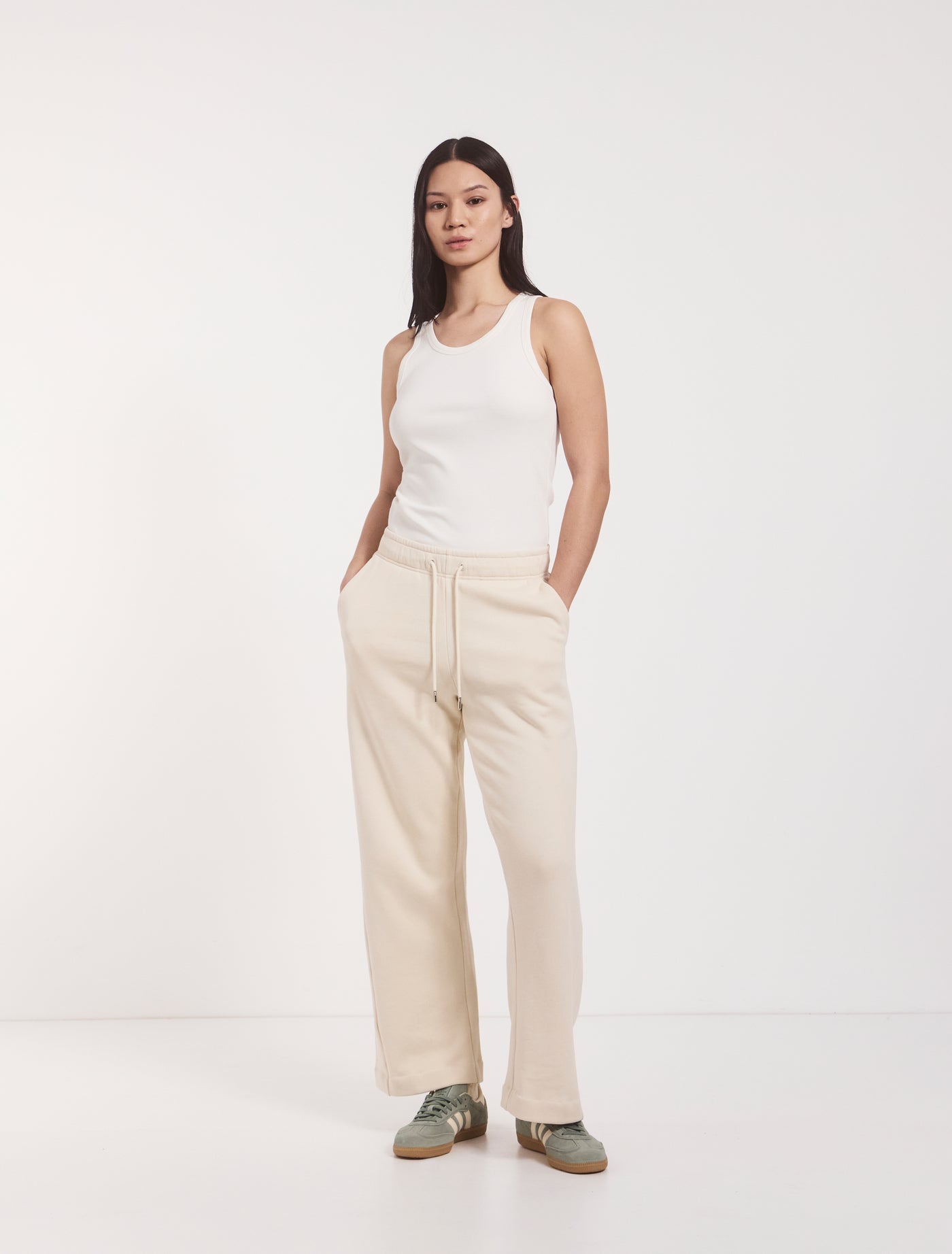 Signature Straight Leg Sweatpant in Cream