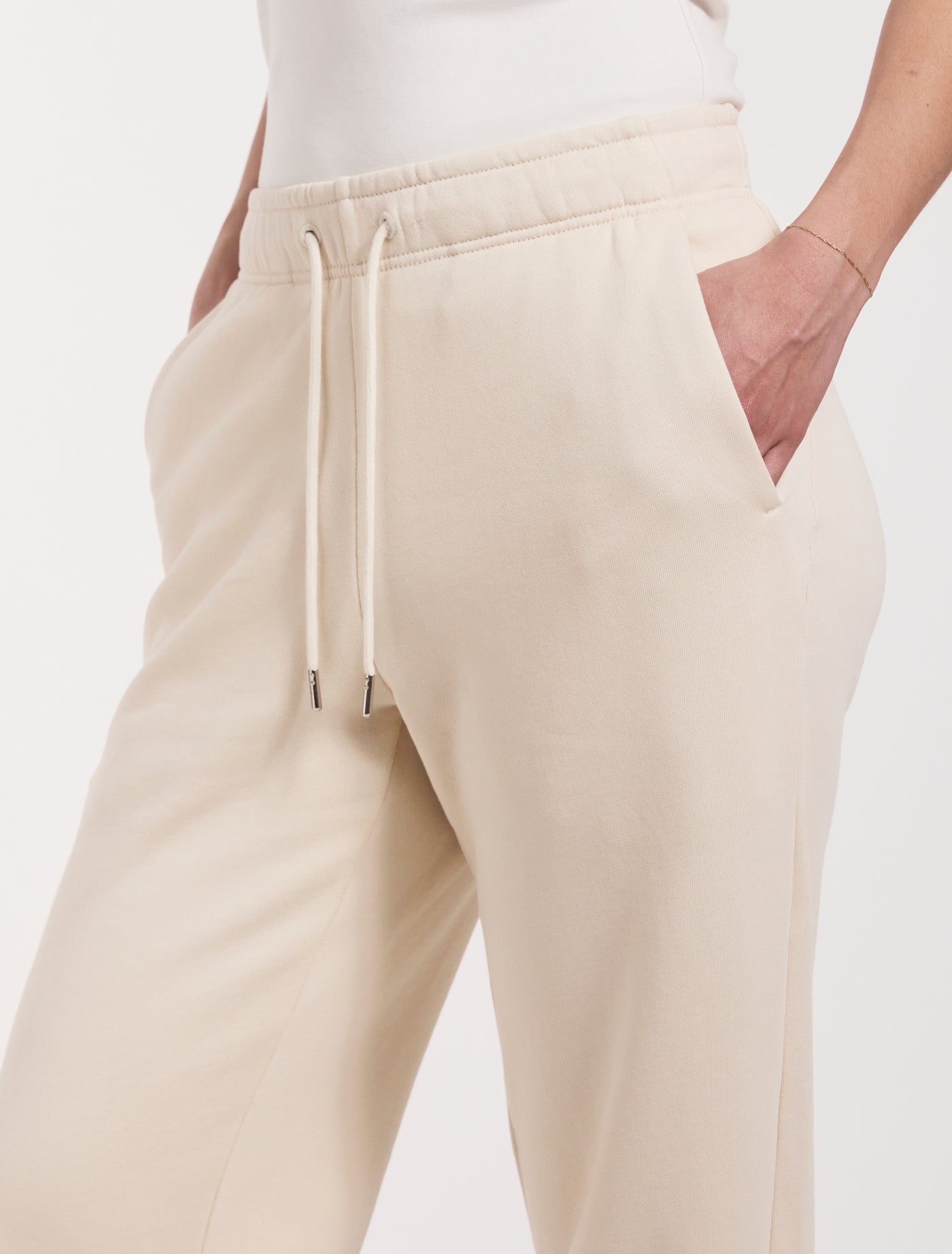 Signature Straight Leg Sweatpant in Cream