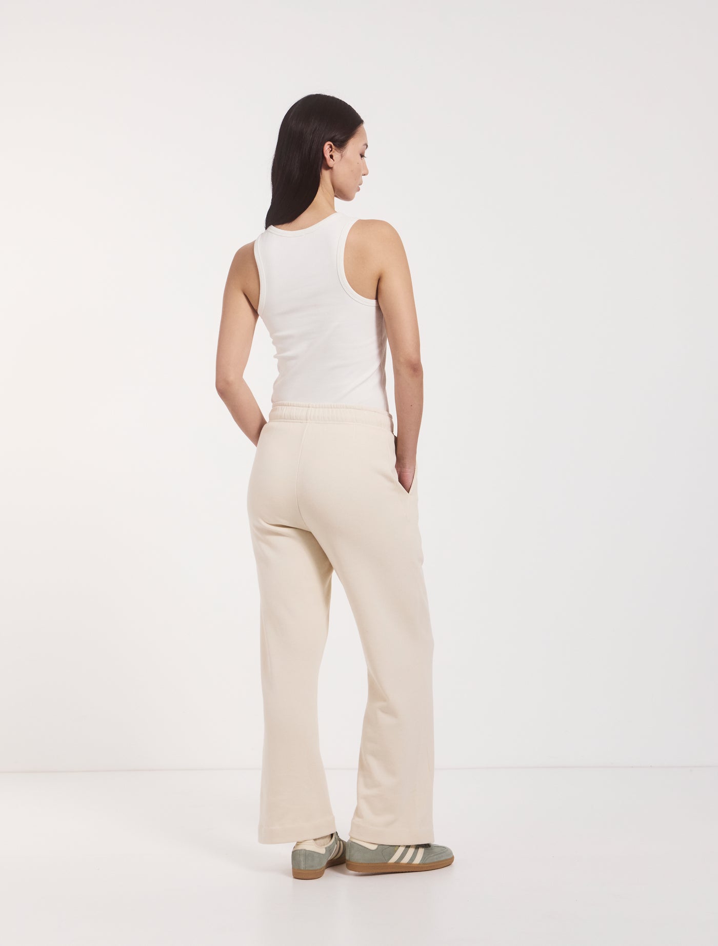 Signature Straight Leg Sweatpant in Cream