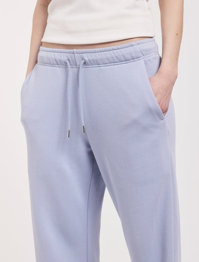 Signature Straight Leg Sweatpant in Sky