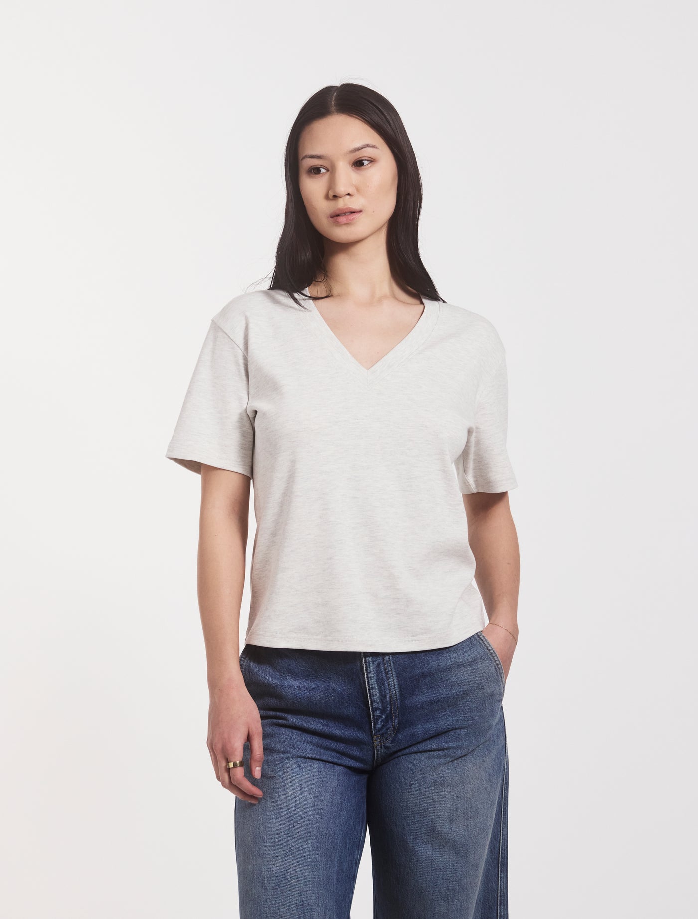 Signature V Neck T-shirt in Light Grey Marl