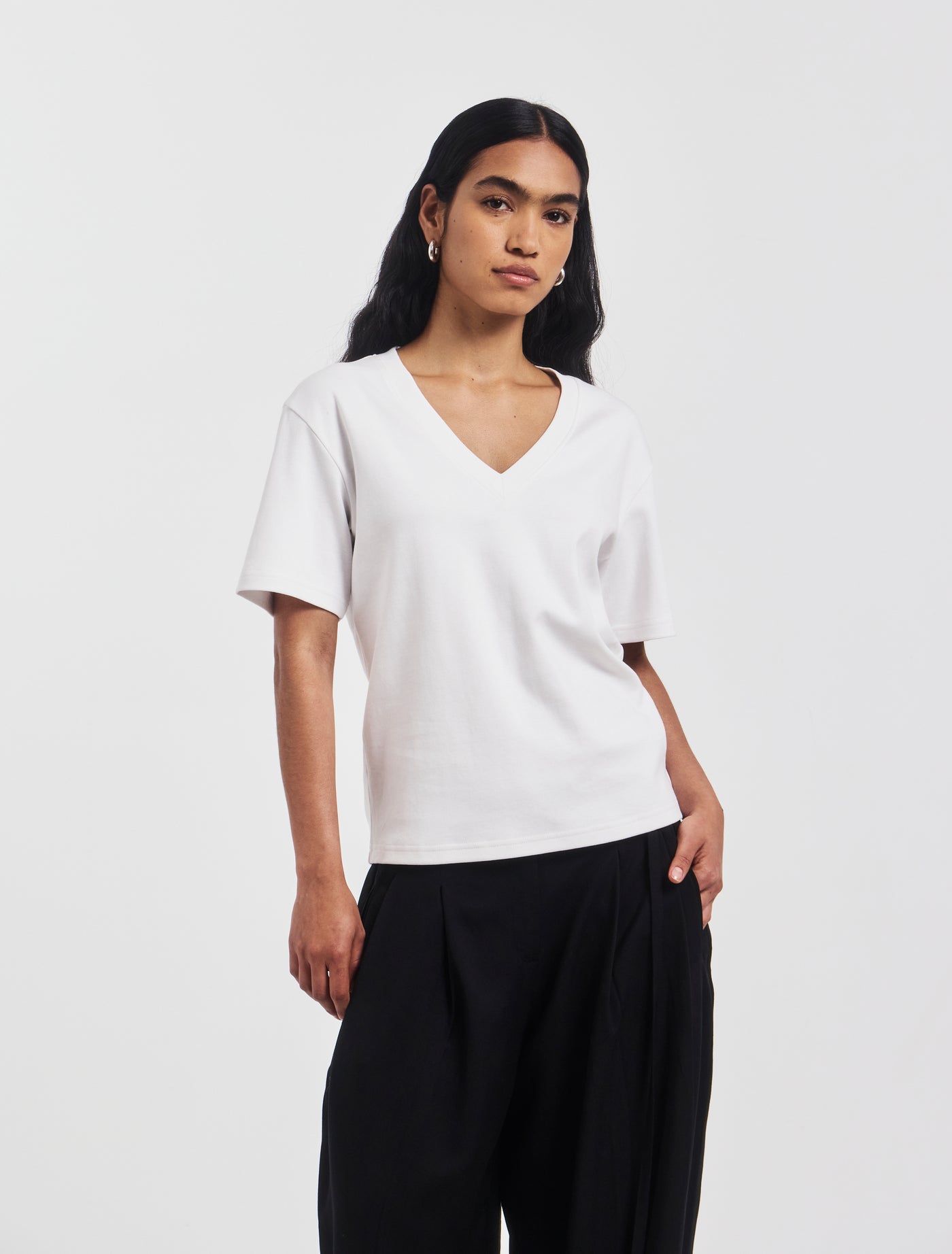 Signature V Neck T-shirt in White