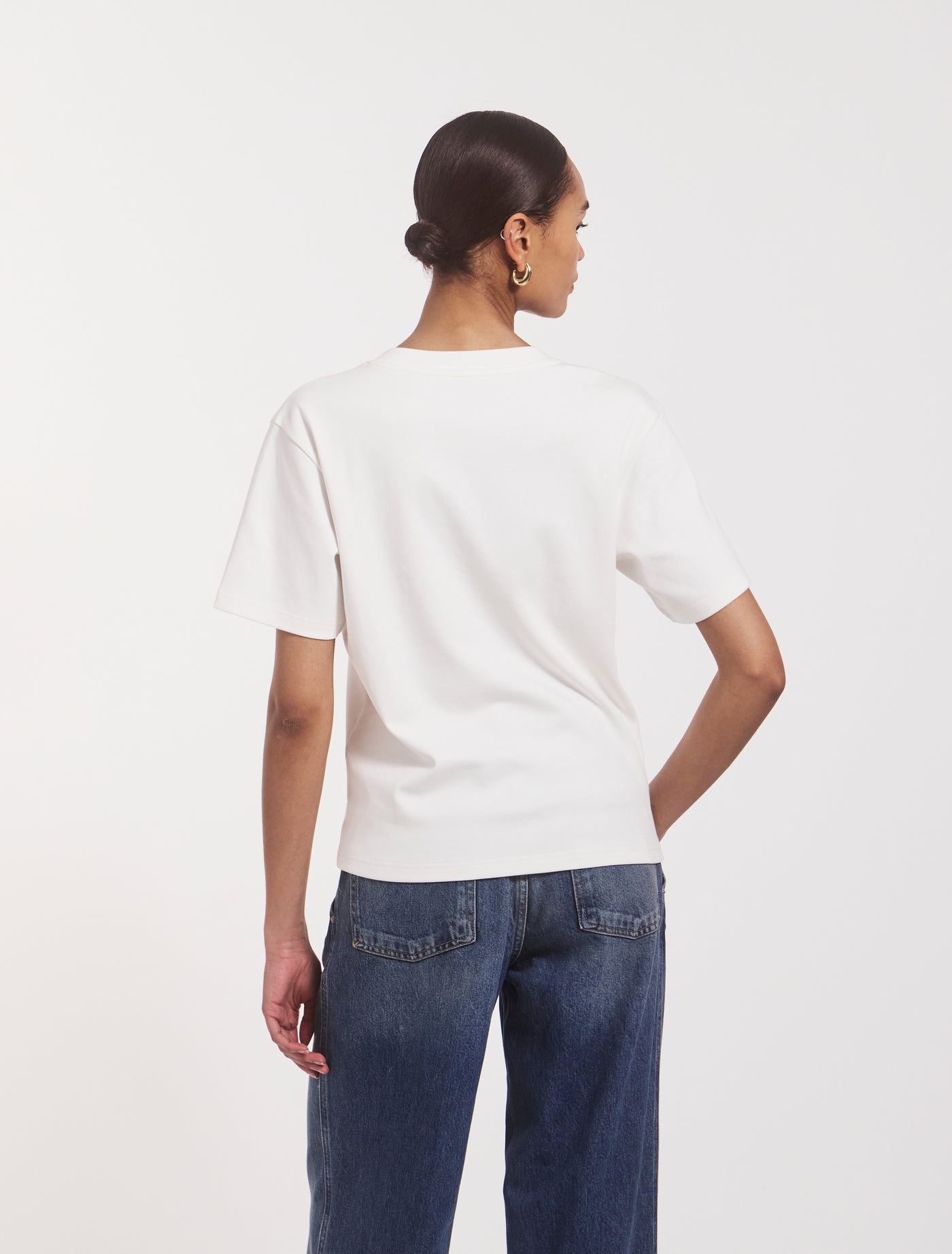 Signature V Neck T-shirt in Chalk White