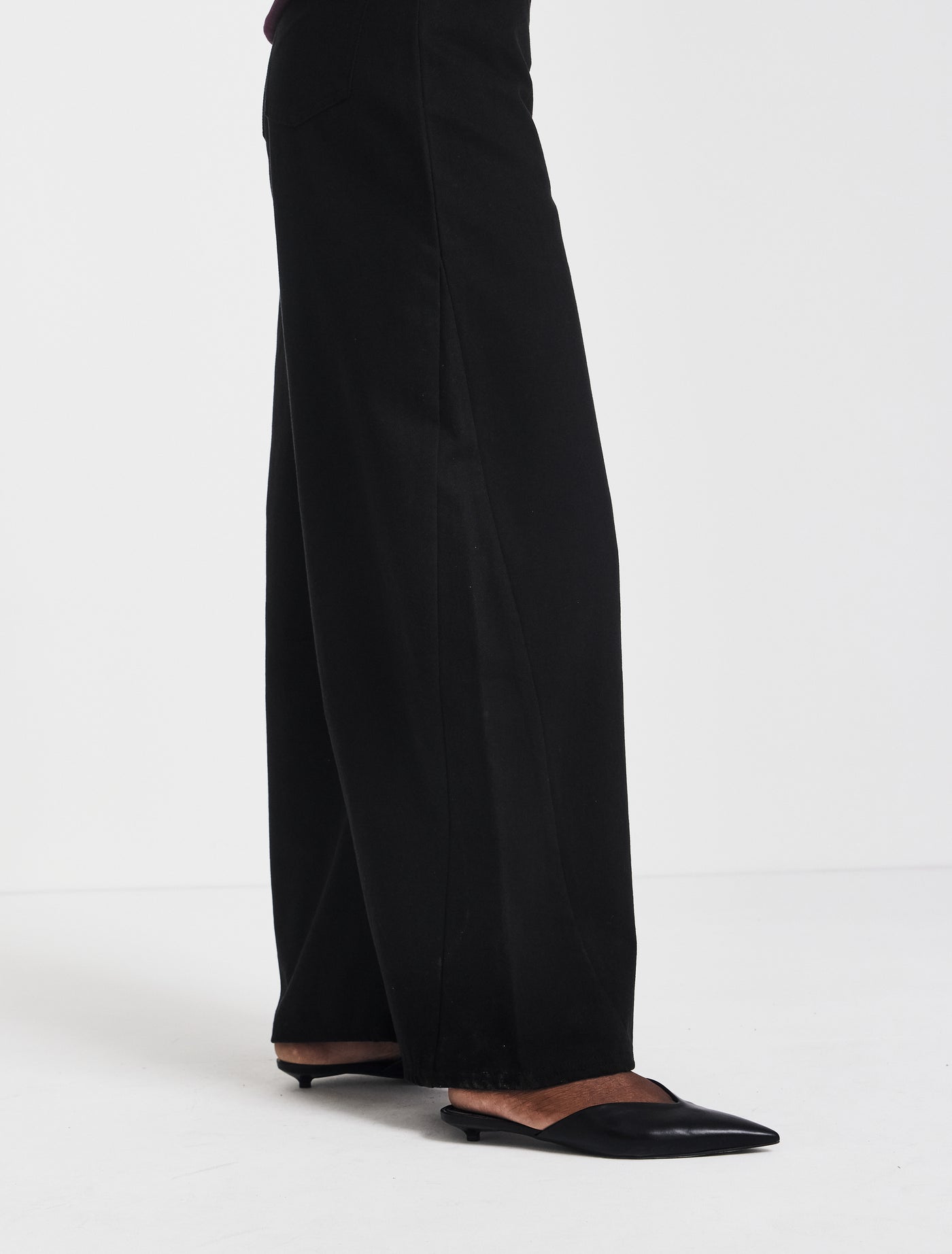 Sofia Barrel Leg Jean in Black